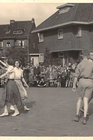 Gouda Fotokaart Sophiastraat hoek Graaf Florisweg Bevrijdingsfeest ? HC25885 Wyprzedaż