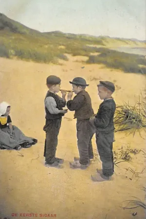 Zeeland Kinderen in klederdracht in de duinen De eerste sigaar HC25941 Zwrot pieniędzy