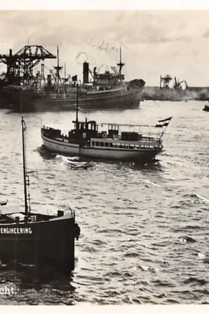 Rotterdam Havengezicht Sleepboot Engineer Binnenvaart schepen Scheepvaart 1950 HC25316 Tani