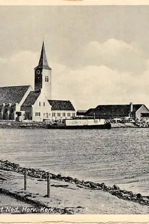 Tani Wieringen Gezicht op Middenmeer met Ned. Hervormde Kerk Wieringermeer IJsselmeer Zuiderzee HC25186