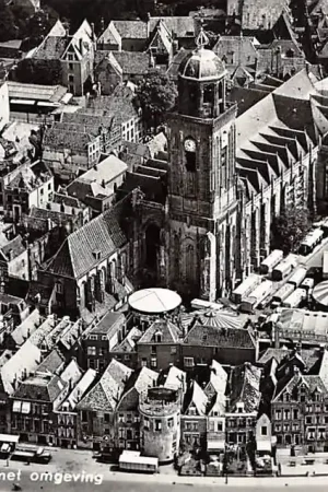 Deventer Grote Kerk met omgeving 1957 KLM Luchtfoto no. 17953 HC24957 Tani