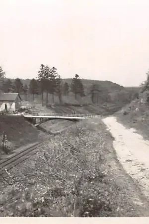 Popularny Valkenburg (LB) Weg naar de Kluis met spoorweg 1946 Type fotokaart Spoorwegen HC24813