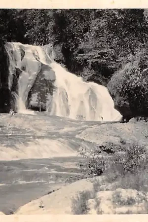 Darmowa dostawa Nederlands-Indië Bantimoeroeng bij Maros Waterval Zuid-Celebes Fotokaart Indonesië Indonesia Azië HC24386