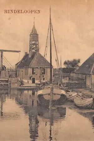 Hindeloopen Gezicht op de sluis Binnenvaart schepen Scheepvaart Klederdracht HC23619 Szybka dostawa