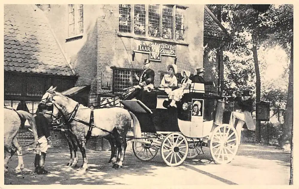 Filmster Film Lage Vuursche In 't Wapen van Haarzuijlen Hoog op de gele wagen Postkoets Paard en wagen Sylvain Poons Ziekenhuis 1953 Baarn HC23696 Ekspresowa dostawa