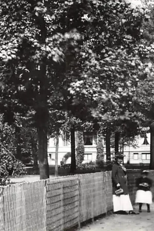 Tani Zo was Dordrecht Park Merwestein (Singel-St. Jorisweg) omstreeks 1905 HC23021