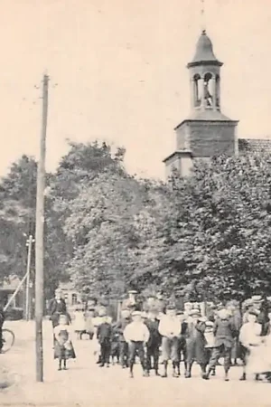 Wierden Stationsweg met volk en kerk Bij Almelo Twente HC21563 Ekspresowa dostawa