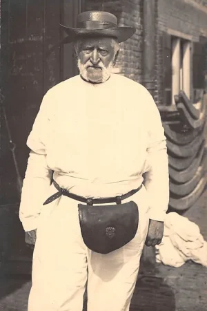 Alkmaar Lid Kaasdragersgilde bij de Kaaswaag Fotokaart Delemarre HC20850 Oryginalny