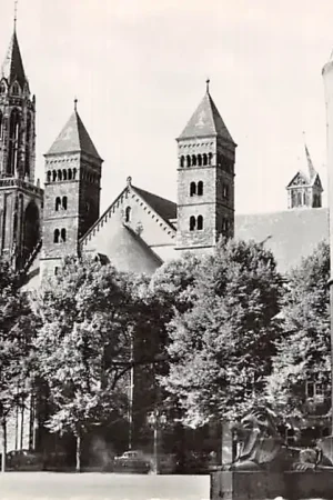 Szybka dostawa Maastricht St. Servaas kerk en St. Janstoren HC20487