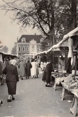 Purmerend Markt met marktkramen 1959 HC19841 Niska cena