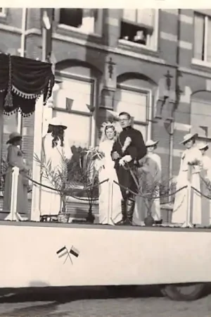 Darmowa dostawa Middelburg Fotokaart Praalwagen met echtpaar HC18786