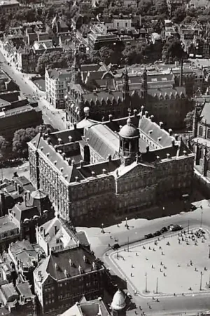 Amsterdam Dam met Koninklijk Paleis 1959 KLM Luchtfoto no. 15926 HC17299 Zwrot pieniędzy
