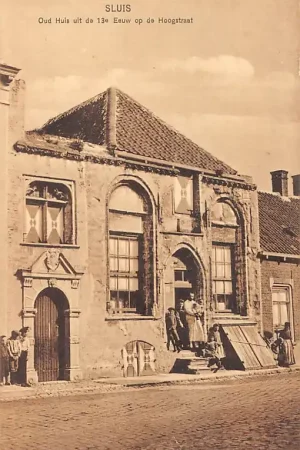 Szybka dostawa Sluis (ZL) Oud Huis uit de 13e eeuw op de Hoogstraat met bewoners Zeeuws-Vlaanderen HC17527