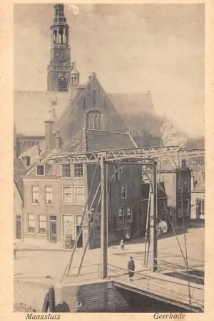 Wyprzedaż Maassluis Geerkade met brug en kerk HC17187