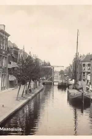 Maassluis Veerstraat met binnenvaart schip Scheepvaart HC17252 Zamów teraz