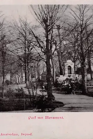 Szybka dostawa Gouda Houtmansplantsoen met links Stoomgemaal en rechts monument Van Bergen IJzendoorn HC17084