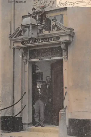 Gouda Spieringstraat Ingang Oude Mannenhuis Gompers 1905 HC17040 Promocja