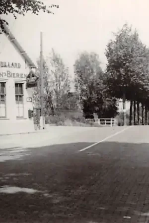 Ostatnia szansa Zo was Dordrecht Straatweg a.d. 1e Tol 1936 Café Billard HC16996