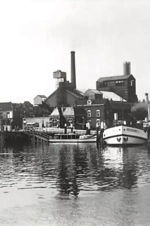 Zo was Dordrecht Papendrechtse Veer Gasfabriek 1937 Binnenvaart schepen Scheepvaart HC16968 Darmowa dostawa