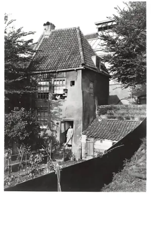 Wyprzedaż Zo was Dordrecht Achterzijde Vest tegenover Dordr. Museum omstreeks 1915 HC16937