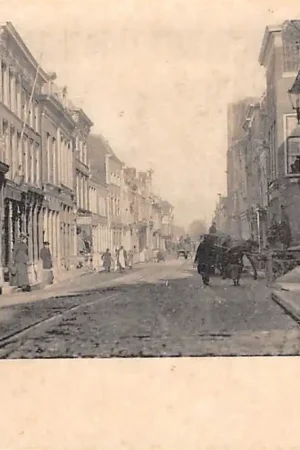 Gouda Kleiweg met onafgebouwde R.K. Kerk HC16266 Autentyczny