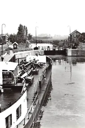 Arkel Sluis met binnenvaart schip 1965 Schepen Scheepvaart HC16234 Szybka dostawa
