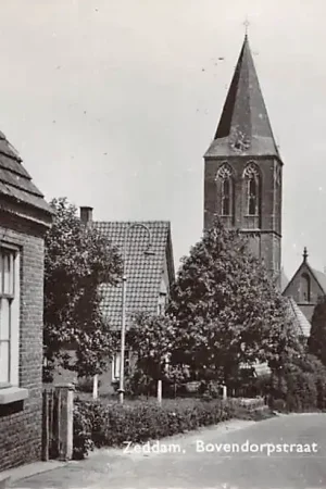 Zeddam Bovendorpstraat met R.K. Kerk HC16035 Tani