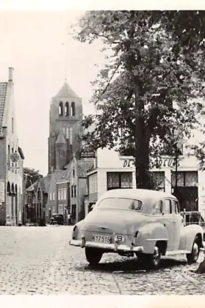 Sluis Kade met auto en restaurant 1953 Zeeuws Vlaanderen HC16173 Promocja