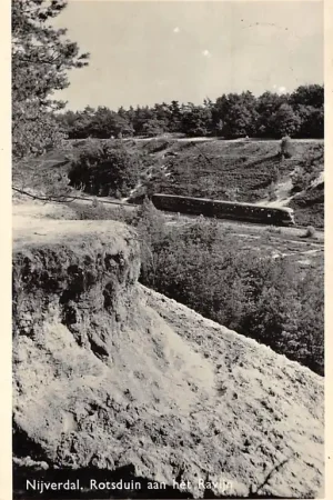Kup teraz Nijverdal Rotsduin aan het Ravijn met trein Spoorwegen 1961 HC15983