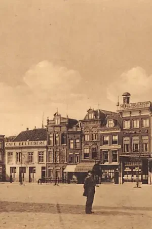 Gouda Markt met Hotel, Goedewaagen Bank, Cafés en Restaurants 1932 HC15797 Tylko dziś