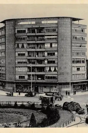 Oferta Schiedam Flatgebouw N.V. HEMA Bus station Tram Auto 1940 HC15335