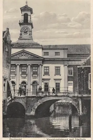 Kup teraz Dordrecht Voorstraatshaven met Stadhuis HC14826