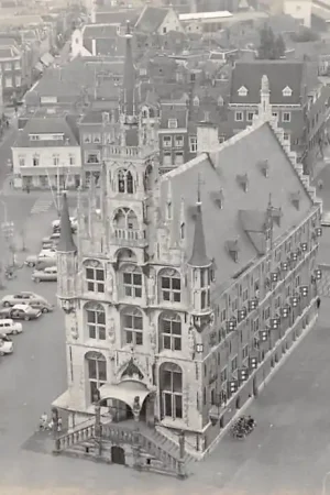 Gouda Markt met Stadhuis en Waag Auto 1969 HC14755 Tani