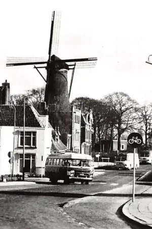 Gouda Veerstal met auto bus en molen HC14620 Ekspresowa dostawa