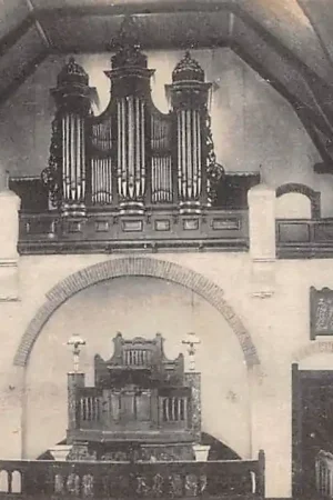 Lollum Gereformeerde Kerk van binnen met preekstoel en orgel Tussen Franeker en Bolsward HC14140 Oryginalny
