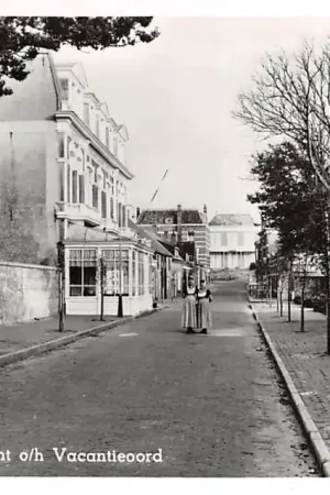 Promocja Domburg Noordstraat met gezicht o\\/h Vacantieoord 1954 Vacantie- en Herstellingsoord van de Incasso Bank HC14115