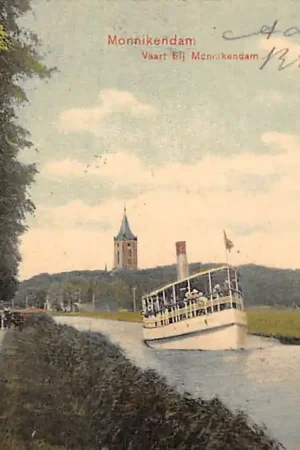 Monnickendam Vaart bij Monnikendam Binnenvaart schepen Scheepvaart 1907 HC13902 Promocja