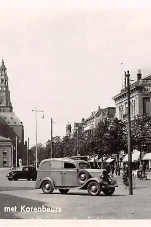 Premium Groningen Vischmarkt met Korenbeurs 1948 Auto HC13472