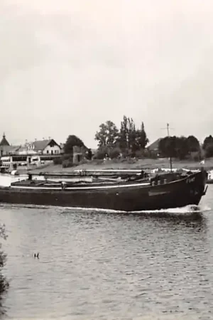 Popularny Arcen Aan de Maas Binnenvaartschip Fiat Scheepvaart 1964 HC13071
