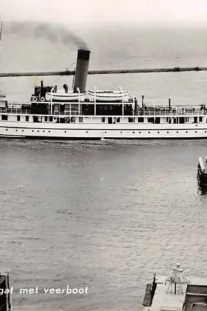 Rabat Enkhuizen Krabbergsgat met veerboot Van Hasselt 1958 Binnenvaart schepen Scheepvaart HC13241
