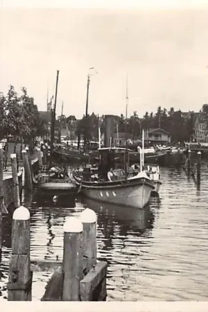 Dordrecht Nieuwe Haven met binnenvaart schepen 1941 Scheepvaart HC13036 Szybka dostawa
