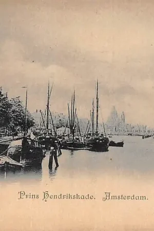Nowość Amsterdam Prins Hendrikkade met zee- en binnenvaart schepen scheepvaart HC12687
