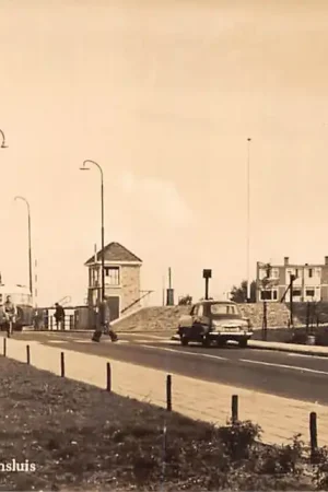 Promocja Lemmer Gezicht op de Rien sluis Auto Bus HC12744
