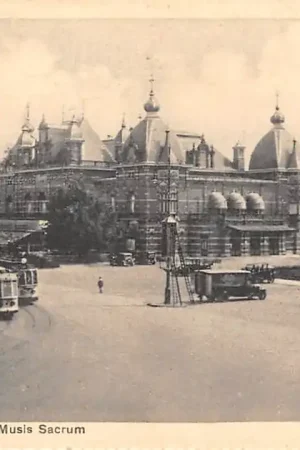 Oryginalny Arnhem Velperplein met Musis Sacrum en trams Tram HC11994