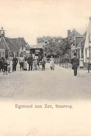 Bergen aan Zee Straatweg met volk en paard en wagen voor 1906 HC11805 Popularny