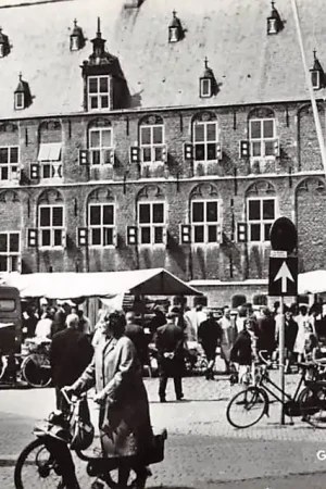 Gouda Markt en Stadhuis Marktdag met kramen 1969 HC11788 Najlepsza cena