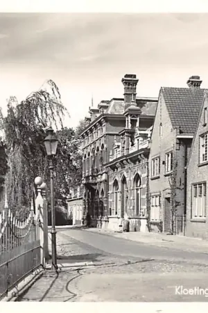 Kloetinge Kerkplein met Pastorie 1956 HC11677 Promocja