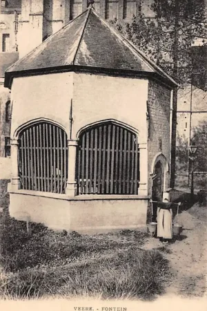 Premium Veere Fontein Melkmeisje in klederdracht Noord-Beveland HC11388