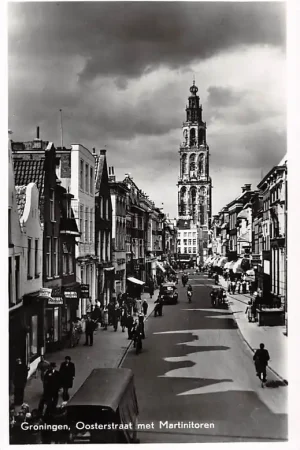 Groningen Oosterstraat met Martinitoren auto HC11301 Tani