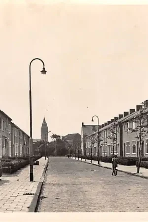 Wyprzedaż Rijnsburg Narcissenstraat met kerk 1955 HC11046